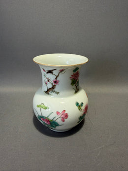 Chinese famille rose vaas met vogel- en bloemendecor